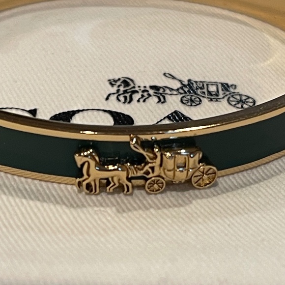 COACH Horse & Carriage Green Enamel Hinged Bangle Bracelet, Goldstone - NWT - Picture 2 of 9